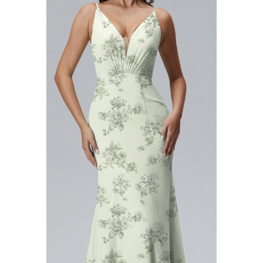 Sleeveless Floral V-Neck Maxi Dress in Pale Green